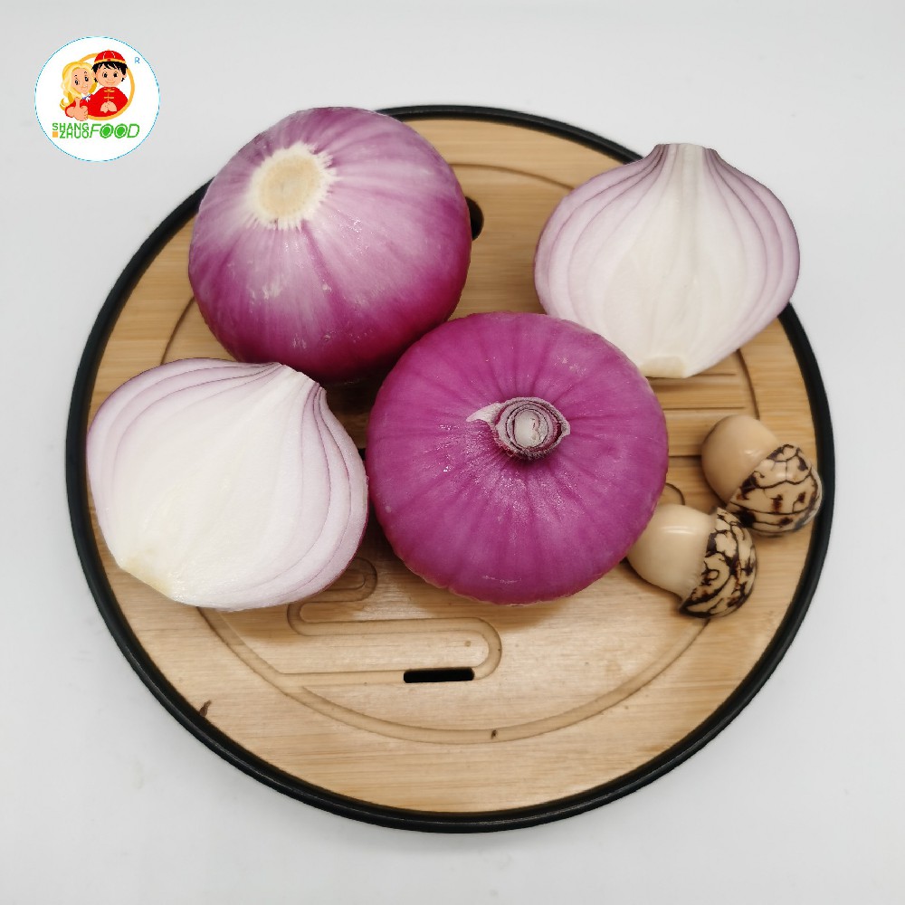 Peeled onion